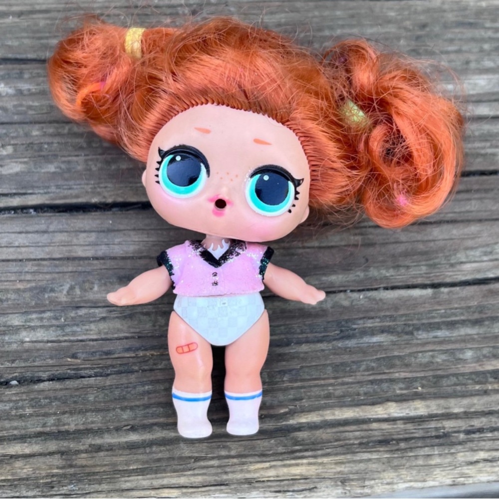 LOL SURPRISE DOLL POOPEE SK8ER GIRL RED HAIR GREEN EYES